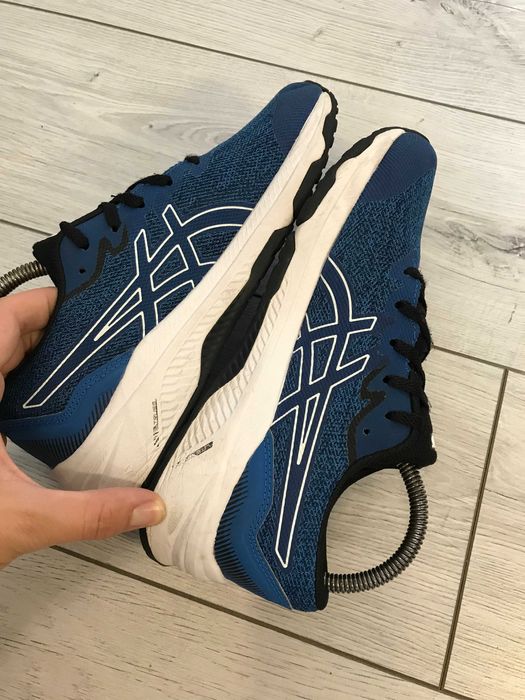 Buty do biegania ASICS GT-1000 rozm. 39