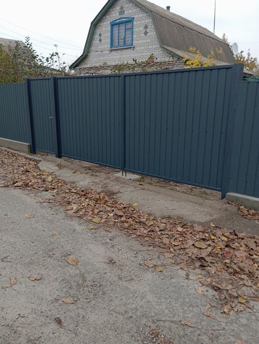 Будуємо паркани з металопрофіля різних розмірів та видів