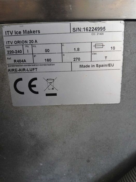 Maquina de gelo em cubo  Usada Produção 22 kg em 24 horas 220v Dimensoes 360x480x600 380 euros