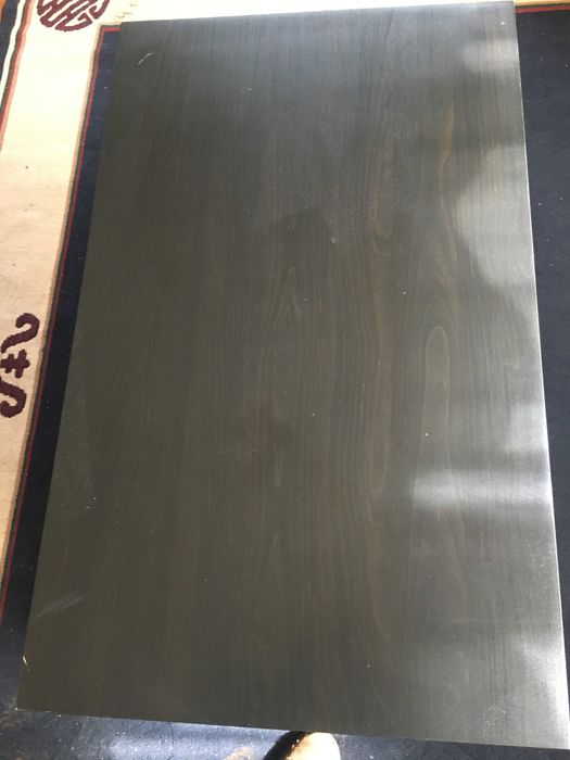 Mesa de sala em castanho escuro