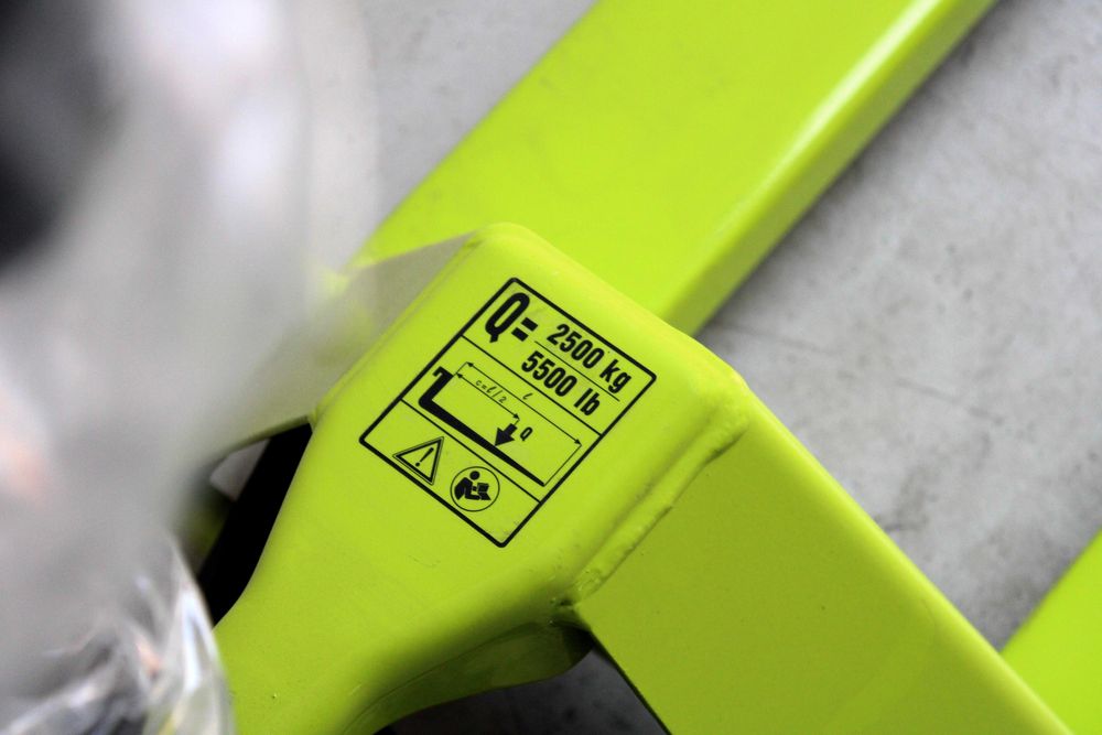 Porta-paletes manual - garfos de 80 cm