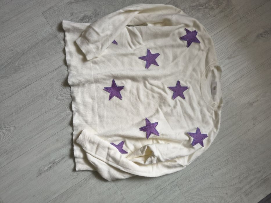 Milutki sweter w gwiazdki