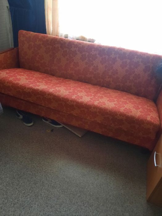 Диван безкоштовно, заберіть кому треба