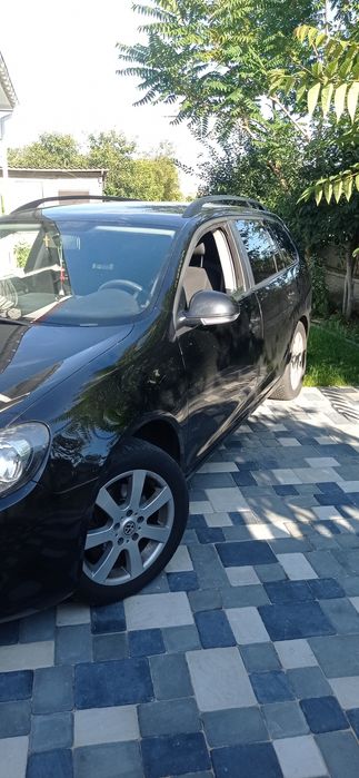 Пригнаний з Німеччини
В хорошому  стані .

Сервісна книга , два ключі, .  

На даний час замінено ремені "ГРМ" ,

 та генератора, а також помпа, і т.д.  

Авто вкладень не потребує.
В серпні  2023 . проведено чергове ТО. (Фільтра , масла.), заправлено кондиціонер, гальм. колодки, троси ручн. гальм .
В наявності другий комплект дисків та шин .
Я перший власник в Україні .