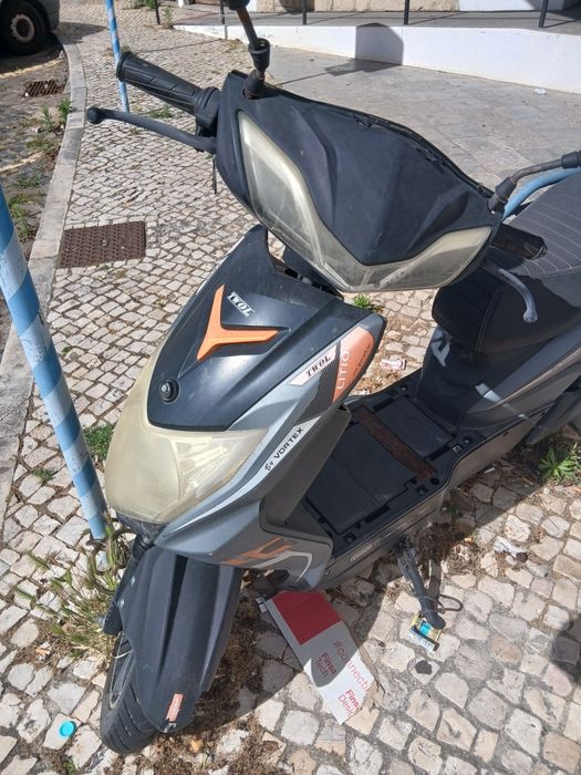 Vendo moto, sem bateria..