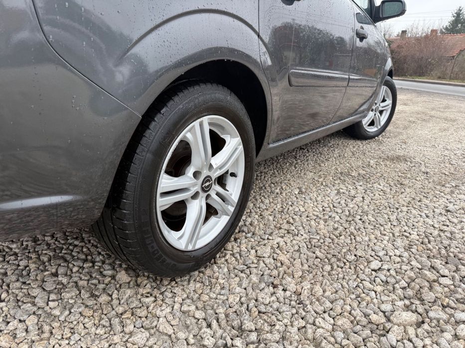 OPEL ZAFIRA 2009 1.6 7-osobowy stan bdb