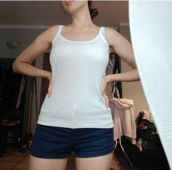 Biała prążkowana baza – top w paski