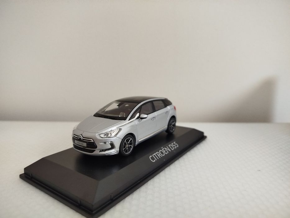 Miniatura Citroen DS5 Nova 1/43