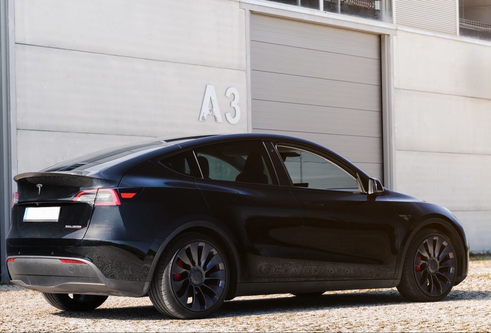 Tesla Model Y Performance517712192115189764