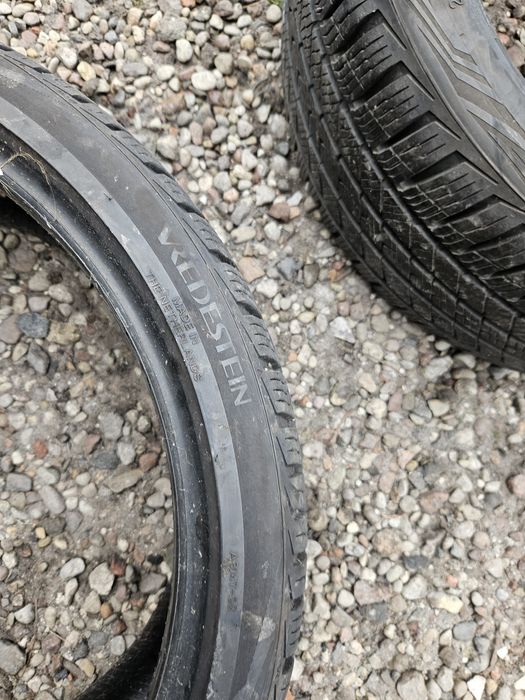 2x 235/35 19 6mm vredestein