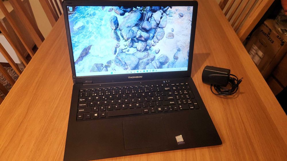 Portátil Thomson (Celeron N3350; SSD 120 GB, 4GB Ram)