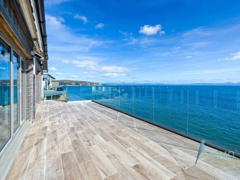 Balustrady całoszklane balkonowe balustrada samonośna w listwie