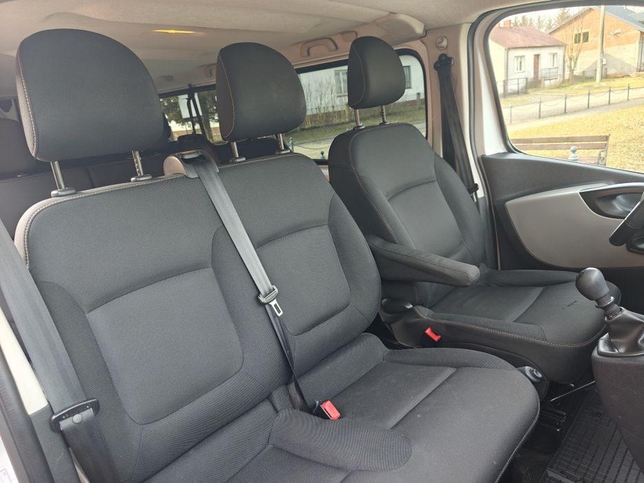 Wynajem Busa 9 osobowy Renault Trafic
