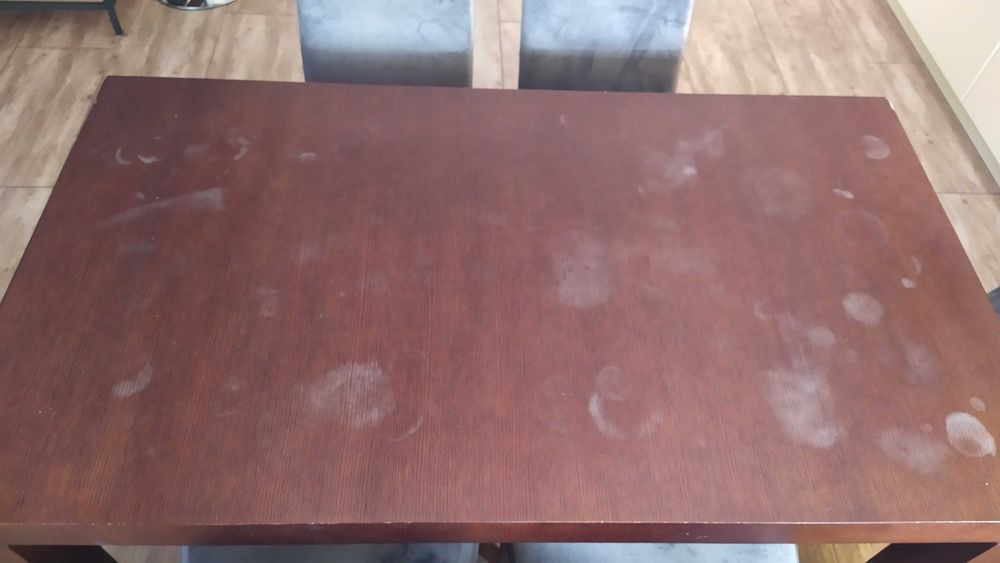 Stół rozkładany, po rozłożeniu 220 cm