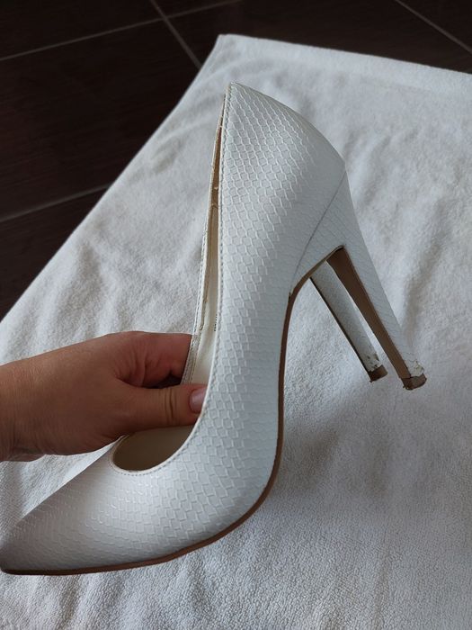 Czółenka białe 38 szpilki ślub wesele komunia sandały szpic piękne but