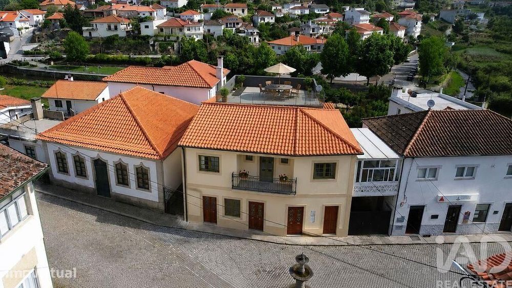 Moradia geminada T8 em  de 231,5 m2
