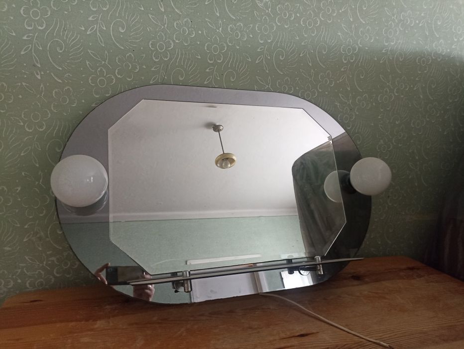 Lustro  z oświetleniem