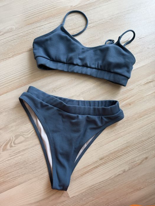 Новий роздільний купальник синього кольору в рубчик