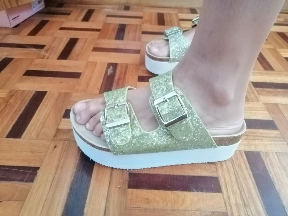 Sandália/chinelo brilhantes dourados Seaside Novo 37