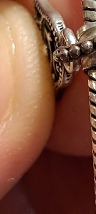 Pulseira coração Pandora em prata.