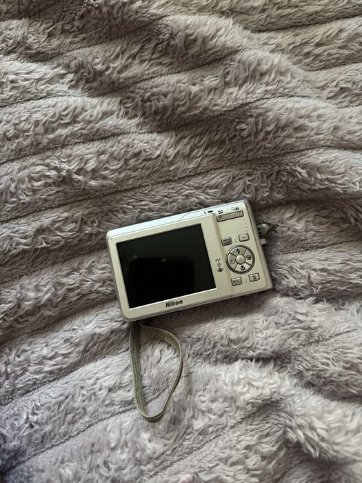 Продам фотоапарат Nikon coolpix s200