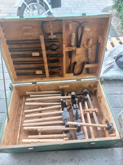 Zestaw narzędzi kowalskich