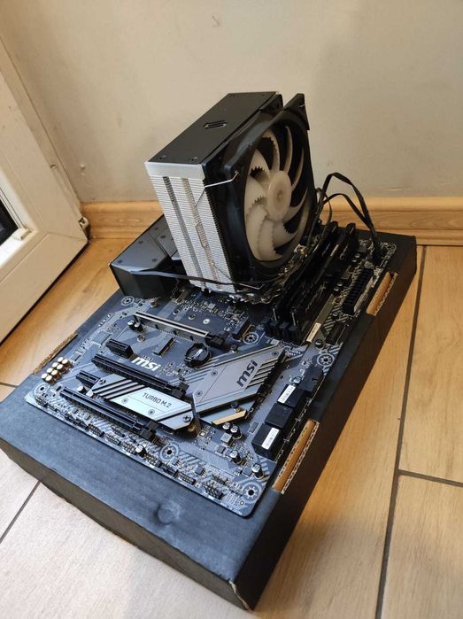 Płyta główna MSI Z390 Procesor Intel i5-9600K pamięć RAM KINGSTON