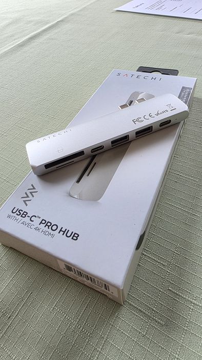Satechi Pro HUB - wieloportowa przejściówka do MacBooka srebrna