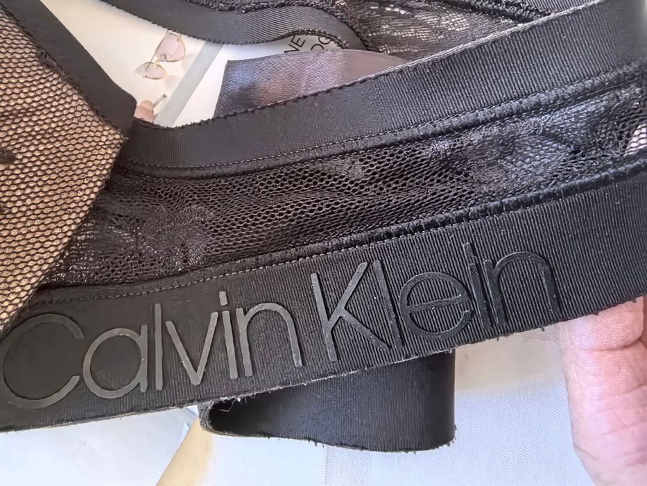 Viralowy piękny biustonosz damski marki Calvin Klein rozmiar 80A