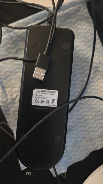 Ładowarka stacja dokująca pad ps4 DOBE