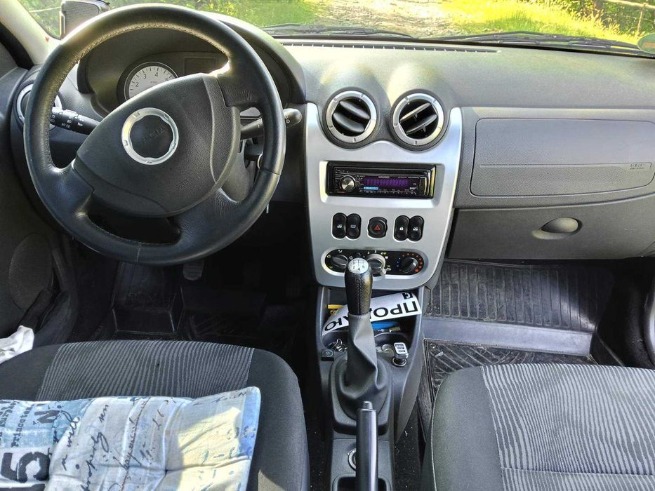 Автомобіль dacia logan