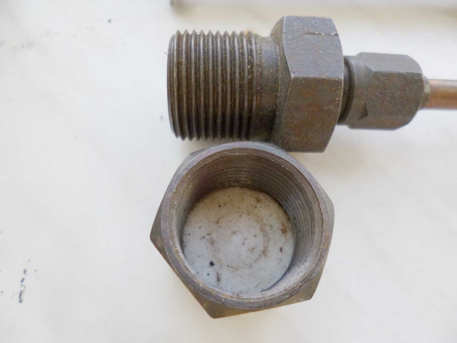 приспособление для зарядки  гидроаккумулятора    с манометром  МТП-1М