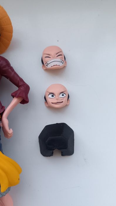 Figura de ação do Luffy de One Piece, com aproximadamente 28cm