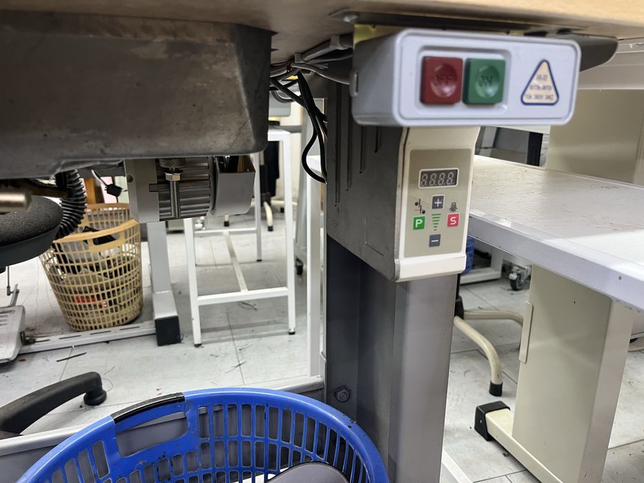 Maquina de costura triplo arrasto de 2 agulhas