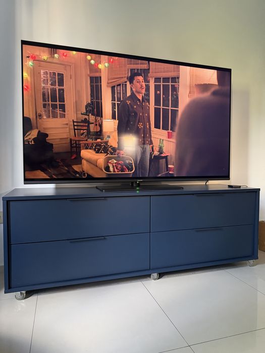 Granatowa szafka RTV ikea