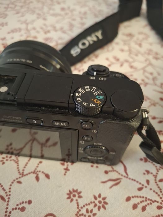 SONY A6000 + SONY 16-50mm/F.3.5-5.6 Camera Bundle + Flash TT350s
