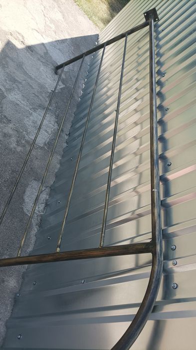 Piękna balustrada poręcz metalowa stare złoto