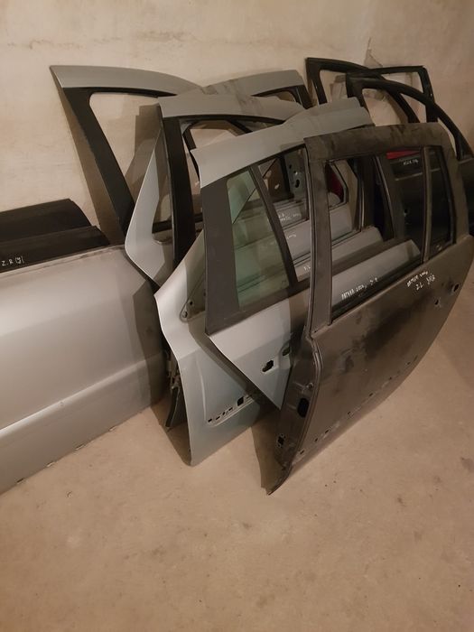 Двері,дверка передня,задня. Renault Laguna 2. Універсал і хечбек