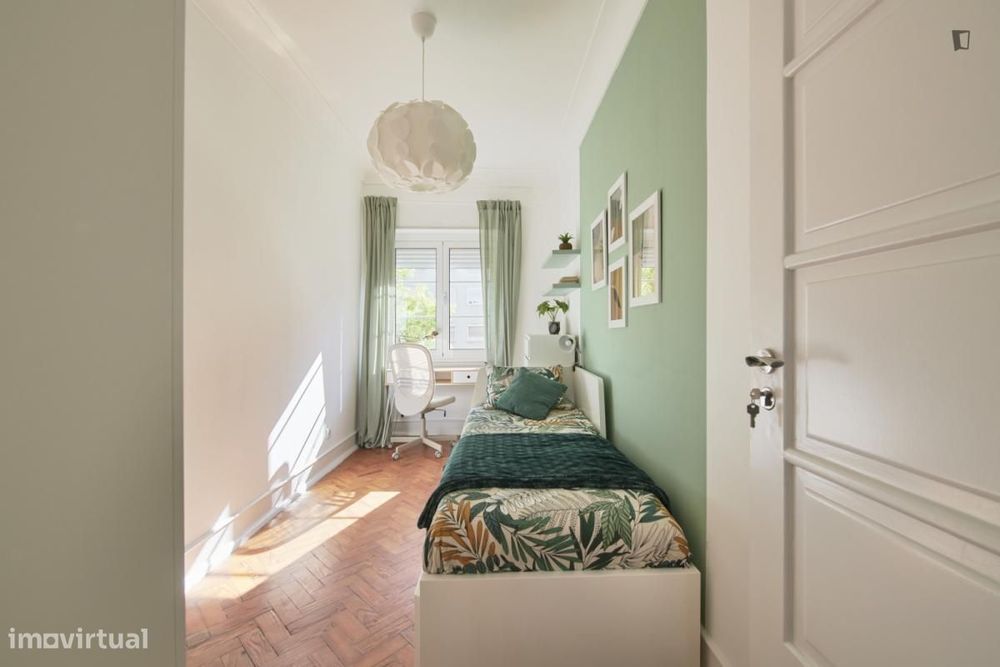 Quarto - localizado em Roma-Areeiro Lisbon