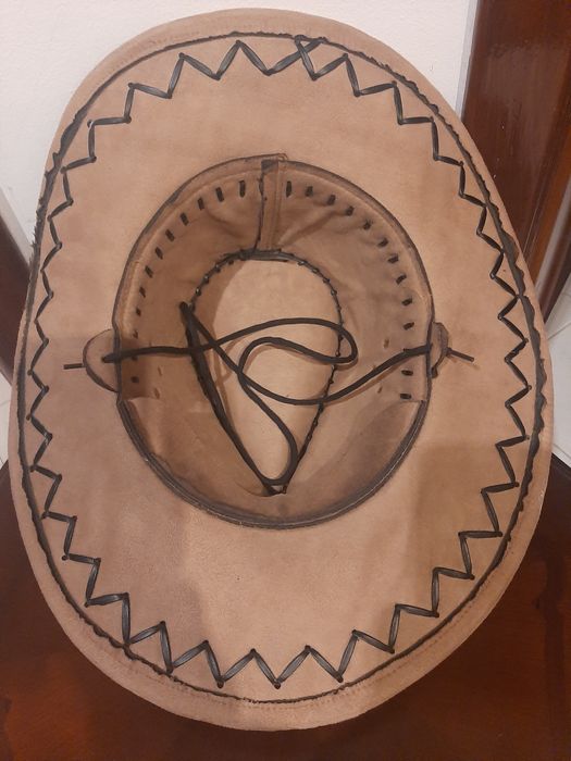 Chapéu estilo cowboy beje castanho claro