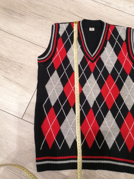 Bezrękawnik sweterek kamizelka 140