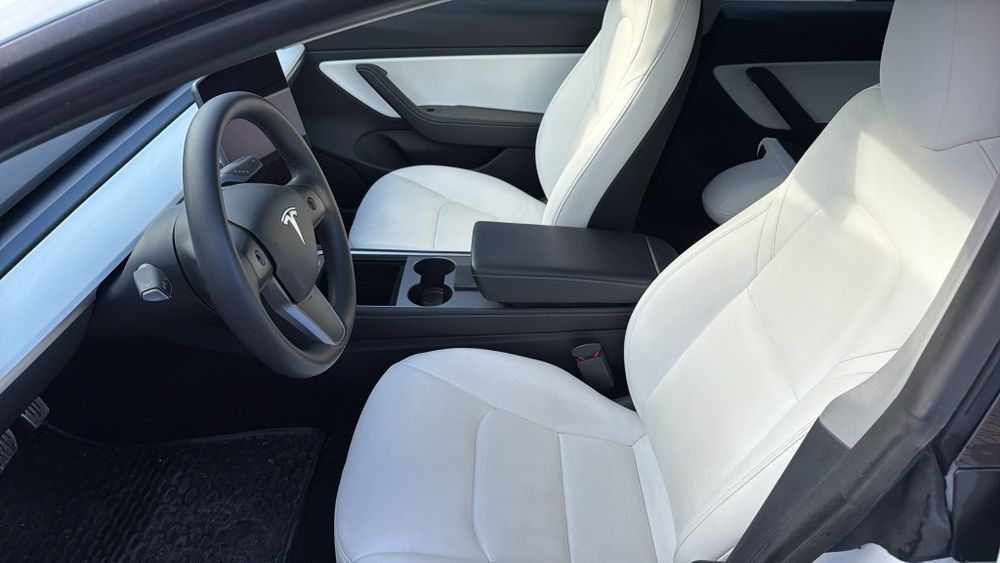Tesla 3 rok 2021 niski przebieg 50 tys km