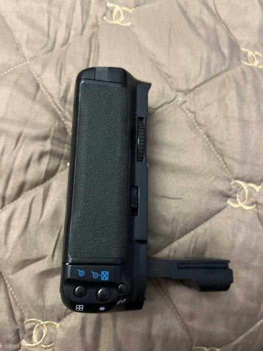 Бустер Canon BG-E4 + 4 аккумулятора