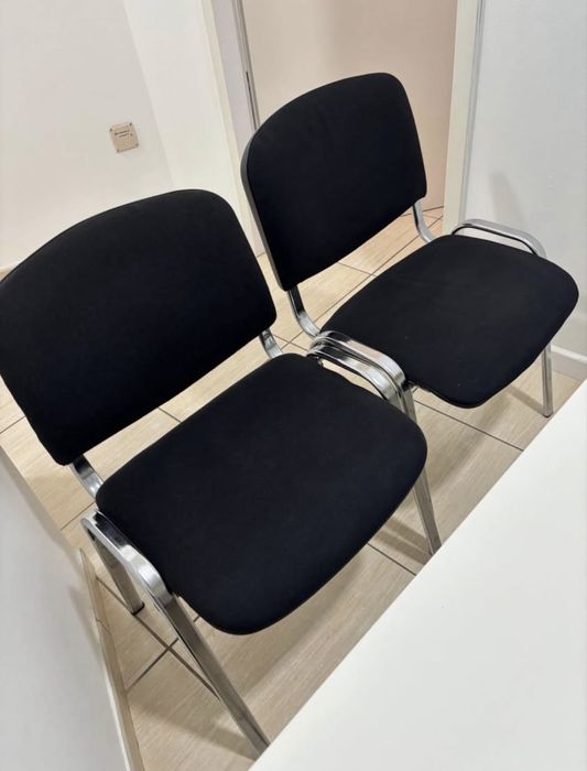 Conjunto cadeiras pretas de escritorio