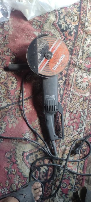 Продам болгарку AEG3200