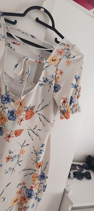 River island sukienka w kwiaty z wiązaniem na plecach