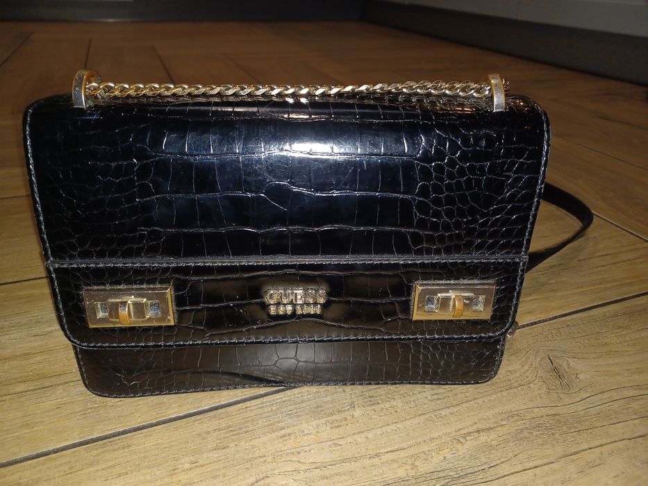 Torebka Guess na łańcuszku czarna