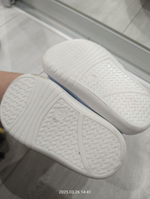 Lekkie miękkie buty niemowlęce 22