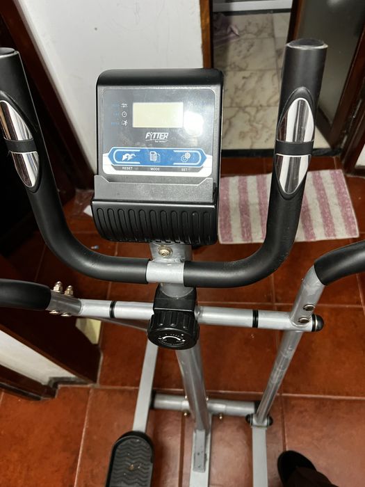 Elitica preta pouco usada