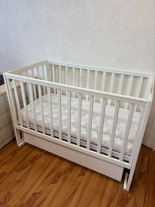 Продам детскую кроватку с маятником + матрас
